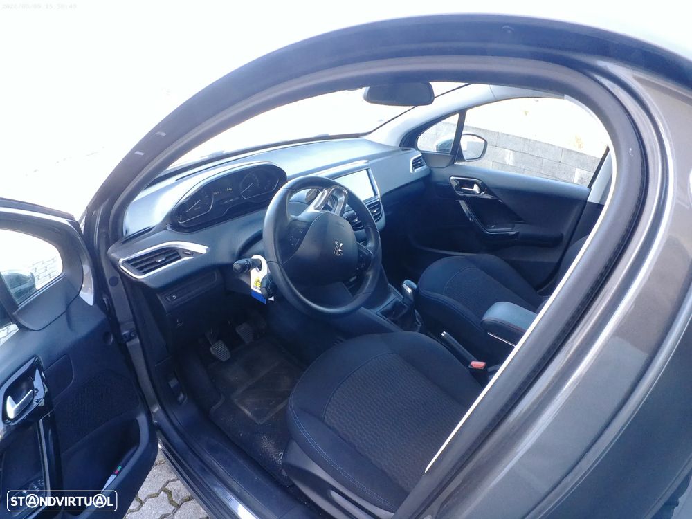 Peugeot 208 1.2 PureTech Style - 5