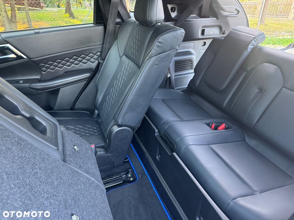 Mitsubishi Outlander 2.4 4WD Select - 29