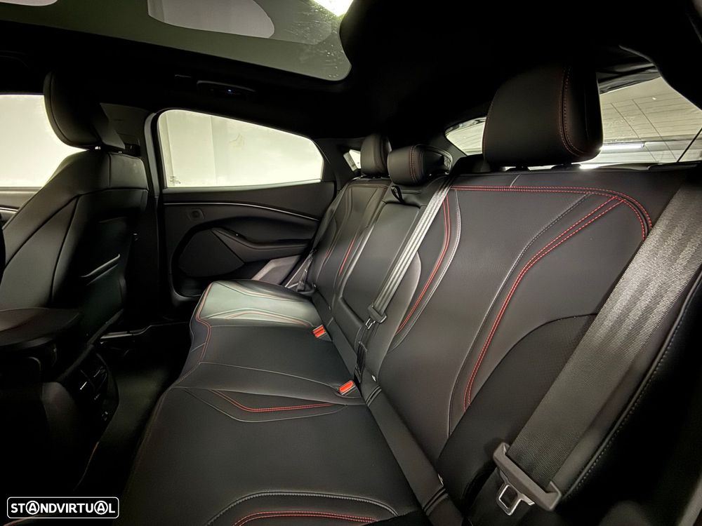 Ford Mustang Mach-E 98.7 kWh Premium AWD - 35