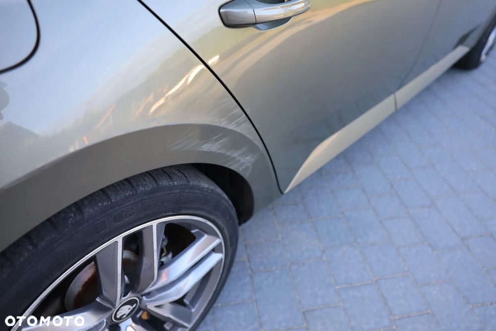Skoda Superb 2.0 TDI Sportline DSG - 24
