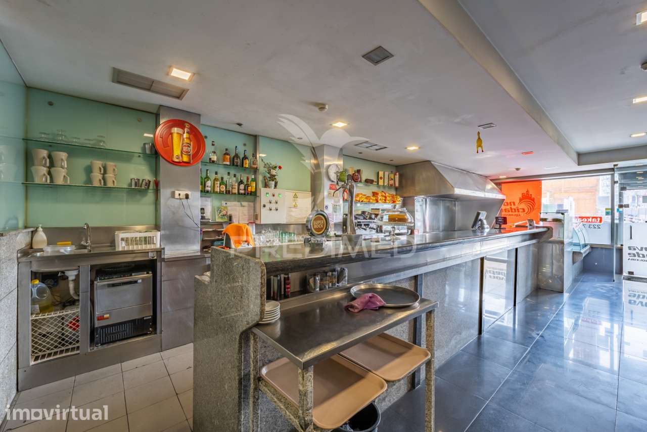 Restaurante 20 anos • 120 lugares • Renda 820€ • Junto à Ponte D. Luís - Grande imagem: 4/19