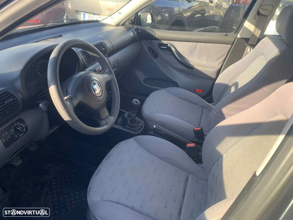 SEAT Leon 1.4 16V Confort JE - 3