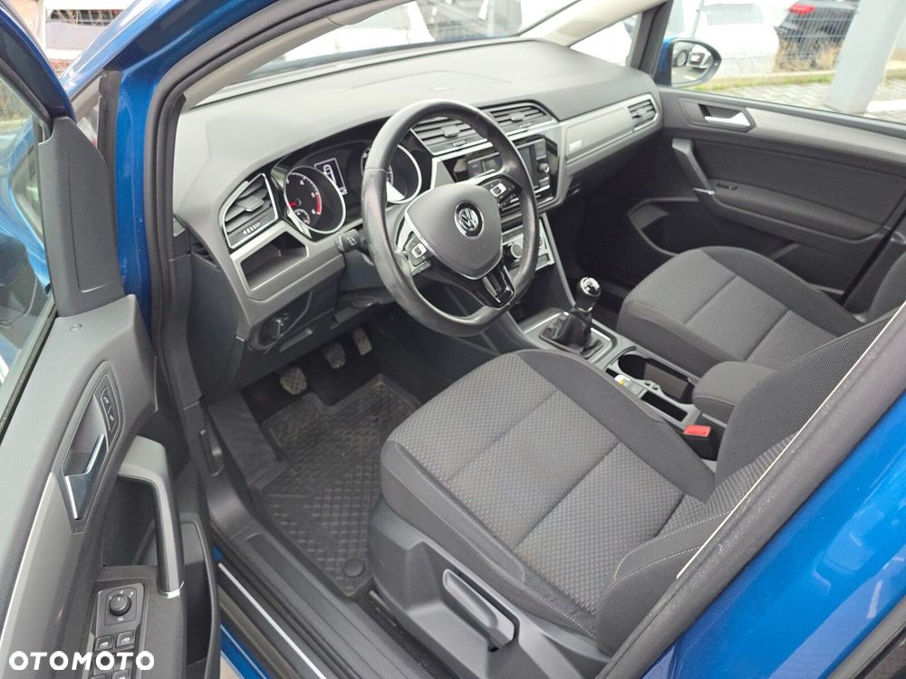 Volkswagen Touran - 11