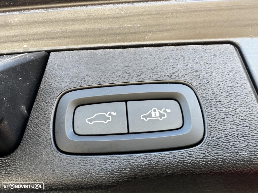 Volvo XC 60 T6 AWD Recharge Plus Dark - 48