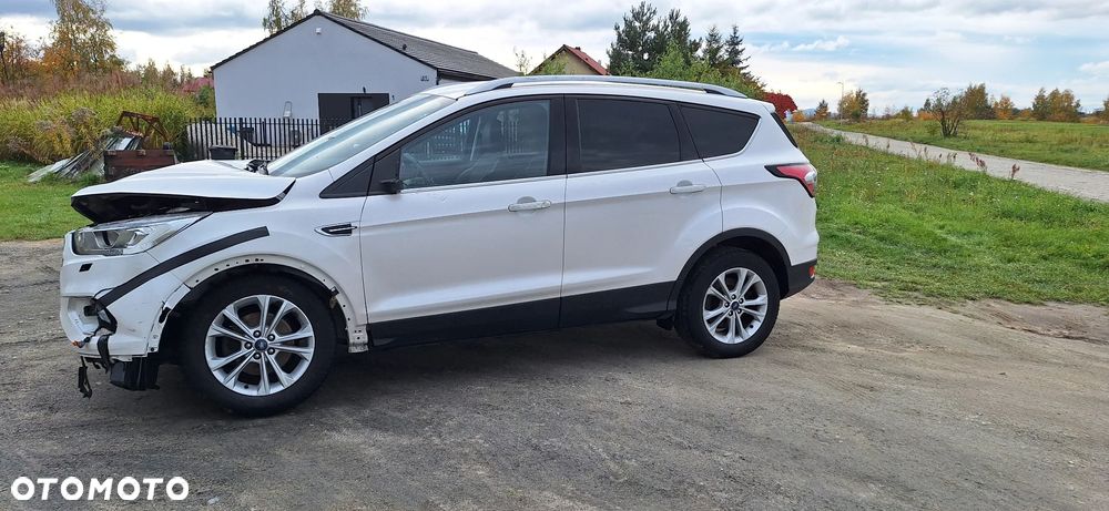 Ford Kuga 1.5 EcoBoost 2x4 Titanium - 10