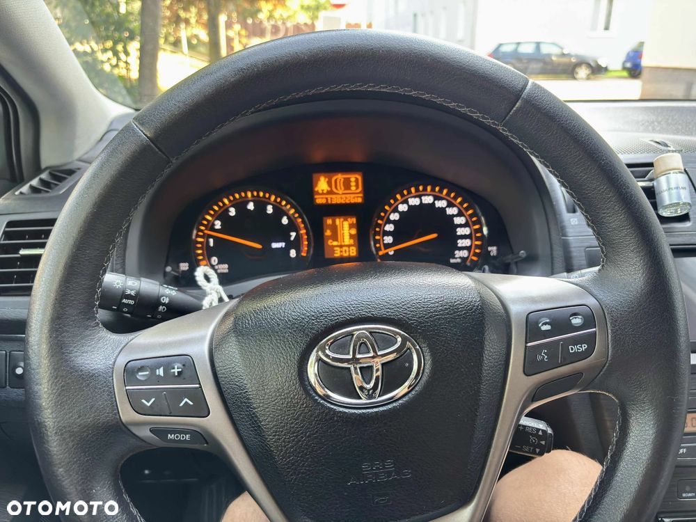 Toyota Avensis 2.0 Sol - 11