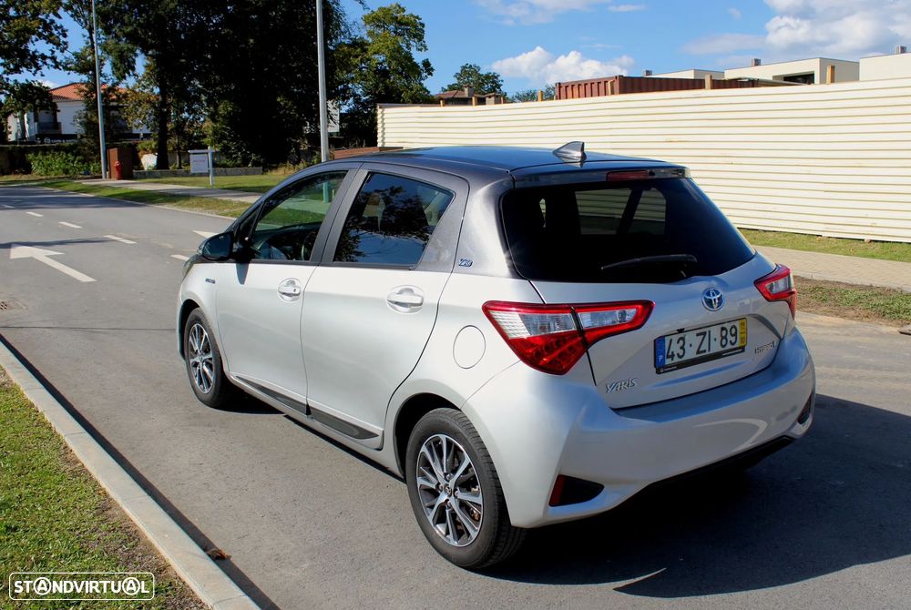 Toyota Yaris 1.5 HSD 20 Anos - 3