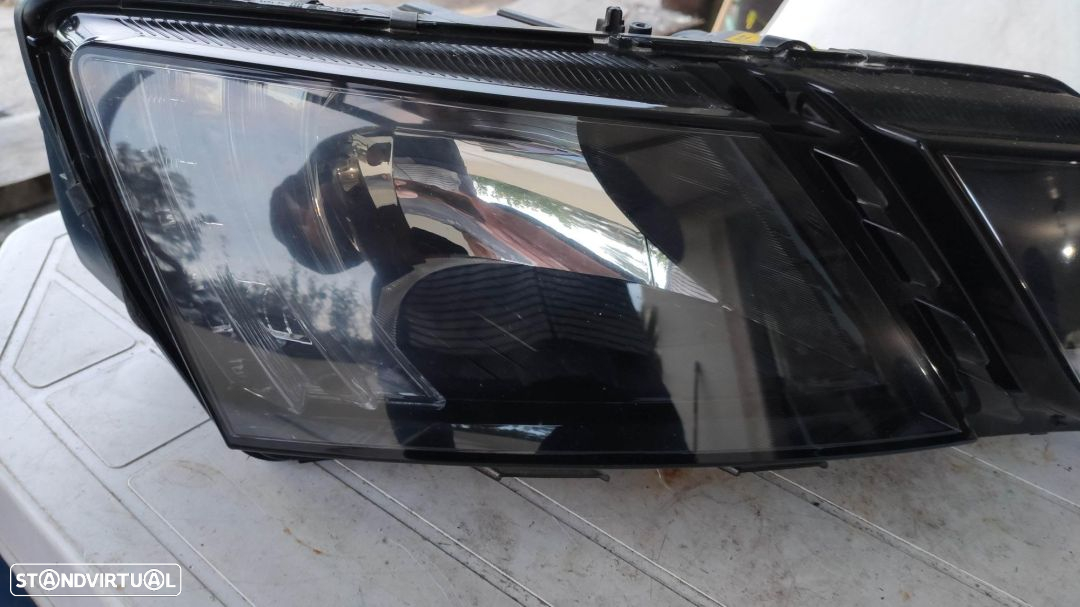 farol direito Halógenio Skoda Octavia 3 facelift - 2