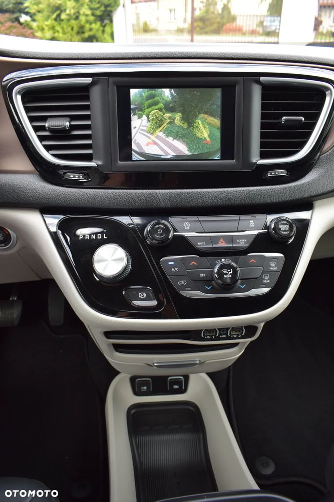 Chrysler Pacifica - 5
