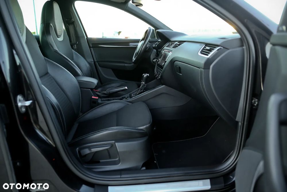 Skoda Octavia 2.0 TDI DSG RS - 25