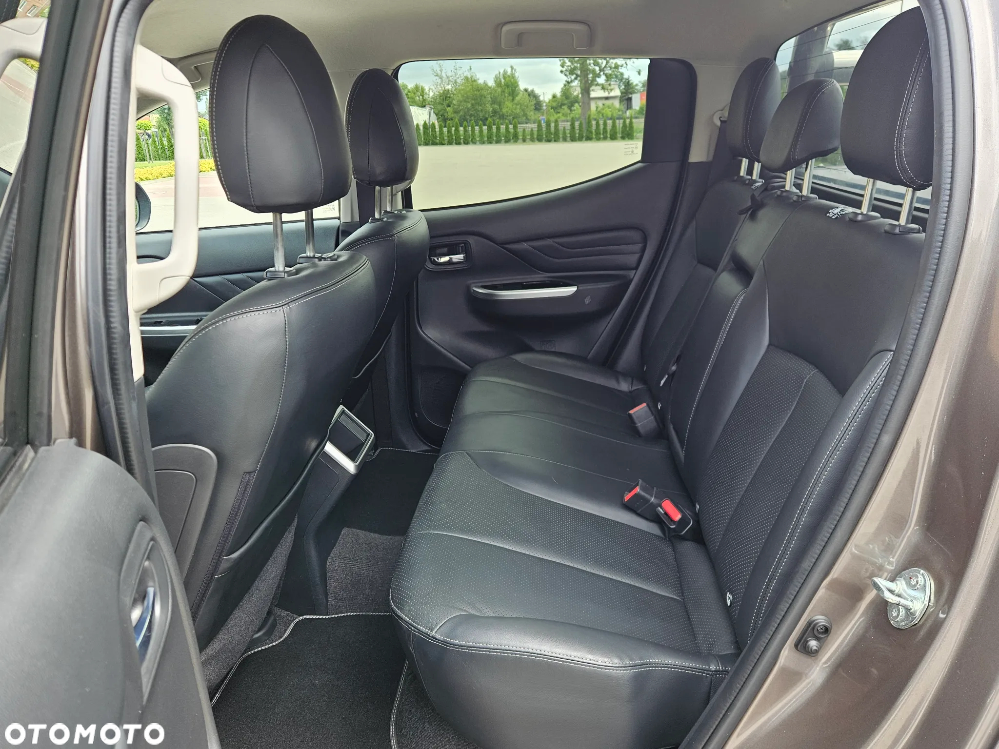 Mitsubishi L200 2.2 d DC Instyle Plus - 8