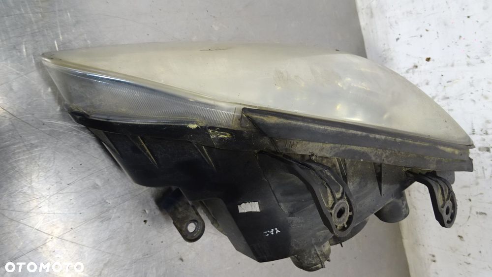 LAMPA PRAWA PRZEDNIA KIA CARENS II - 7