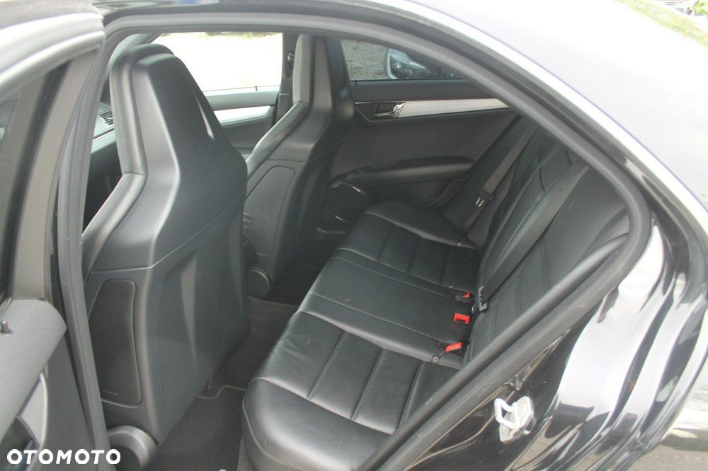 Mercedes-Benz Klasa C 63 AMG - 10