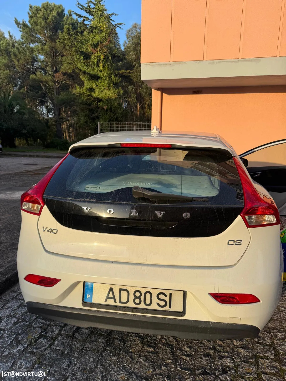 Volvo V40 2.0 D2 Momentum Geartronic - 3