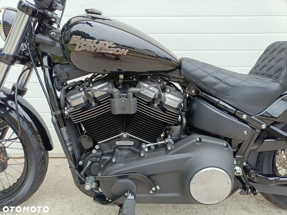 Harley-Davidson Softail Street Bob - 29