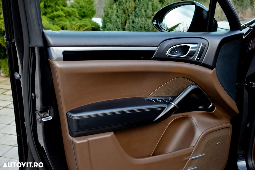 Porsche Cayenne 4.2 L S - 23