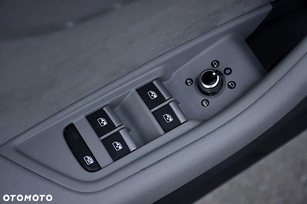 Audi A4 Avant 2.0 TDI Design S tronic - 26