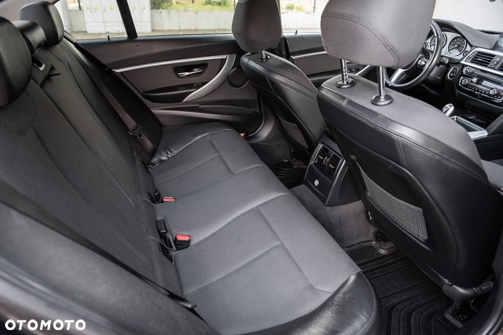 BMW Seria 3 330e iPerformance M Sport - 29