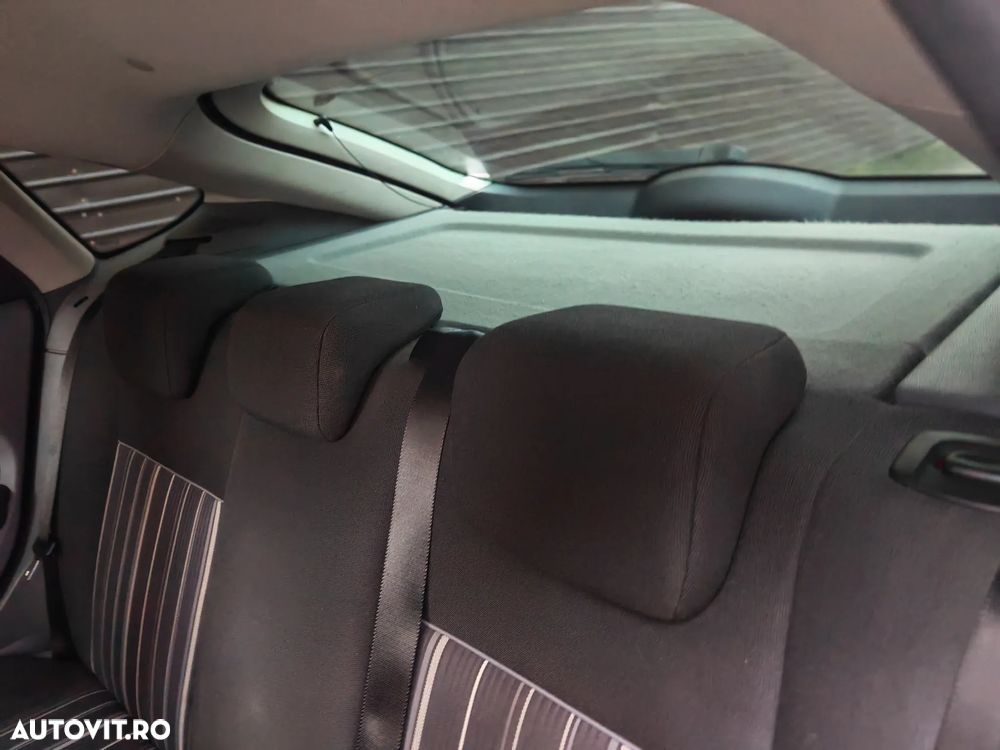 Ford Focus 1.8 TDCI Trend - 11