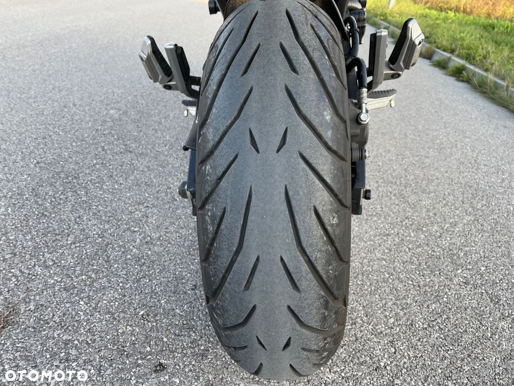 Suzuki GSR - 9