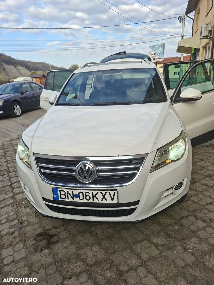 Volkswagen Tiguan - 1