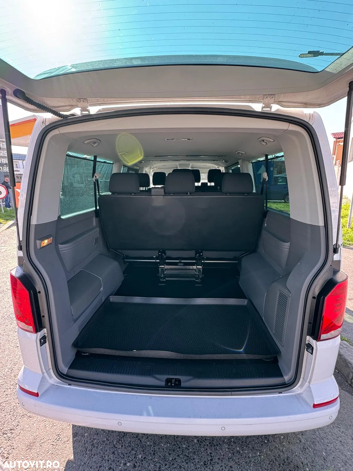 Volkswagen Caravelle T6.1 2.0 TDI 110 kW LR Comfortline DSG - 16