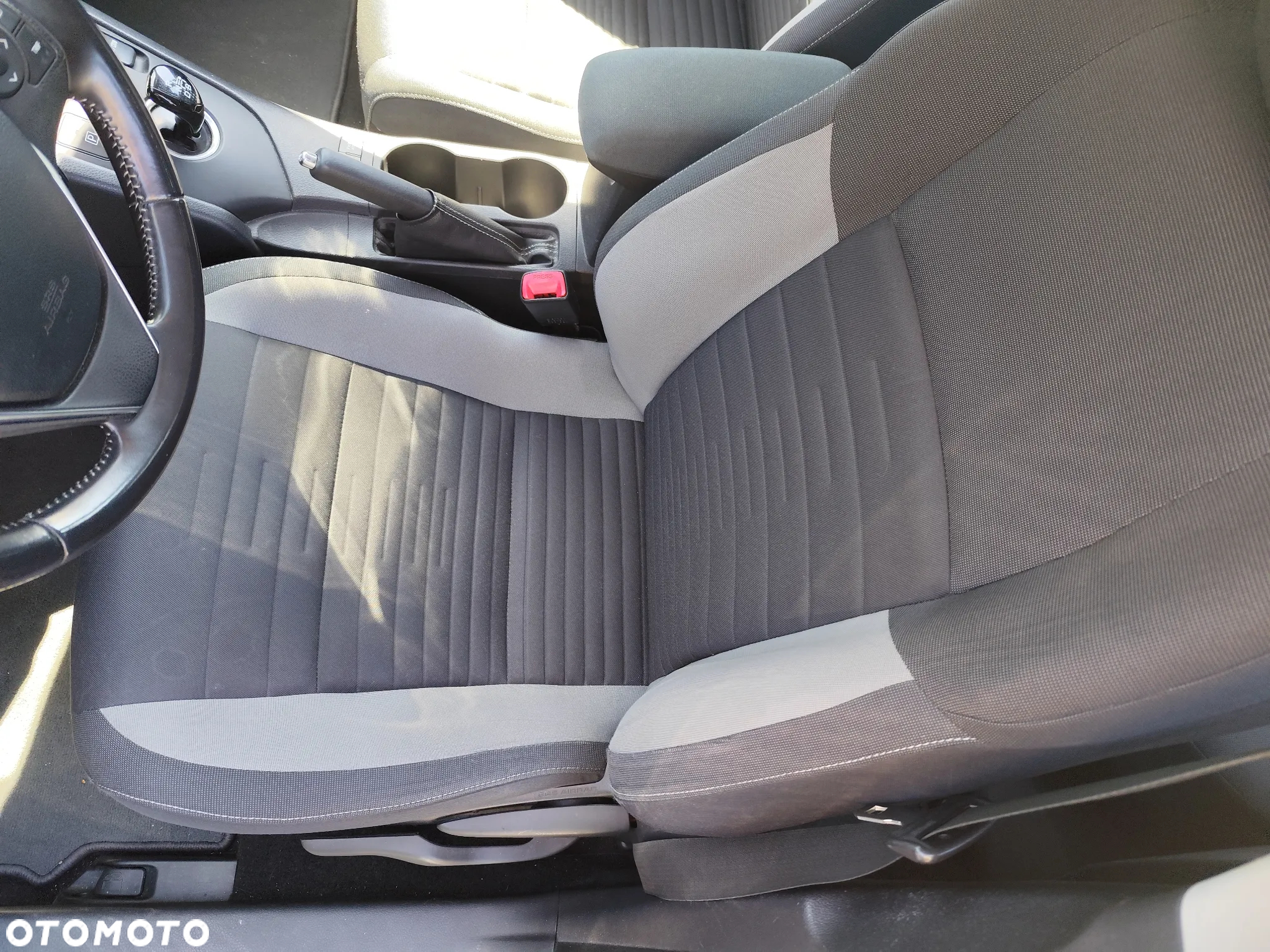 Toyota Auris 1.8 HSD Sol - 27