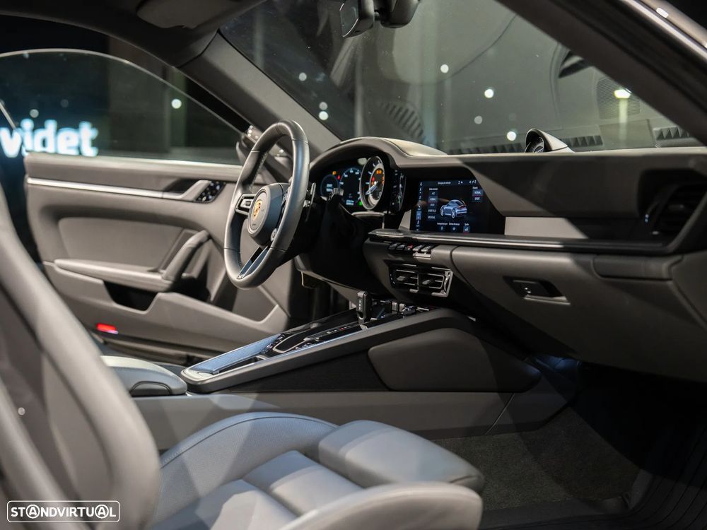 Porsche 911 (992) Carrera 4 PDK - 29