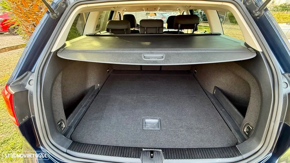 VW Passat Variant 1.6 TDI Confortline Navig - 19