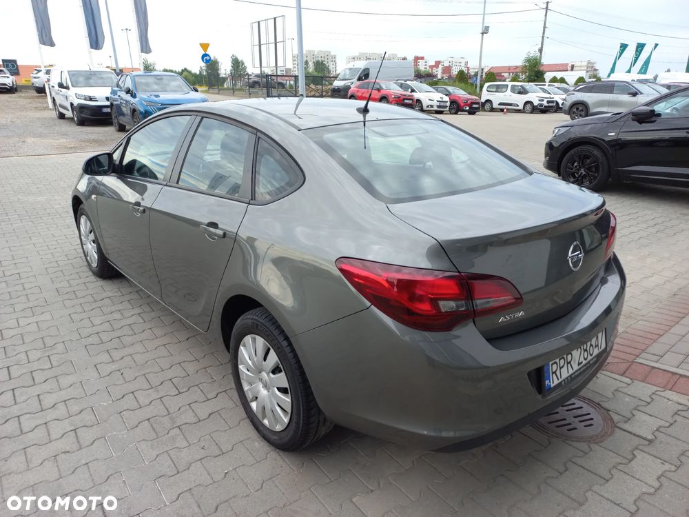 Opel Astra 1.6 EU6 - 7