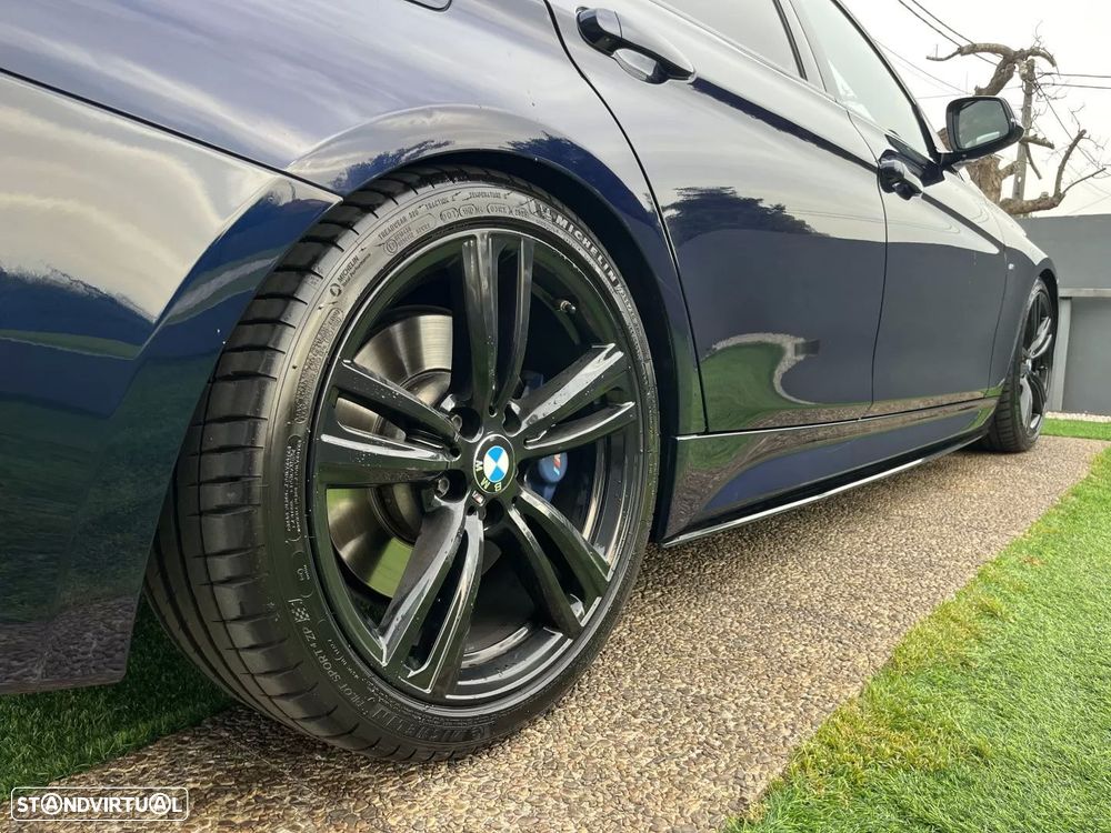 BMW 335 d Touring xDrive Pack M - 17