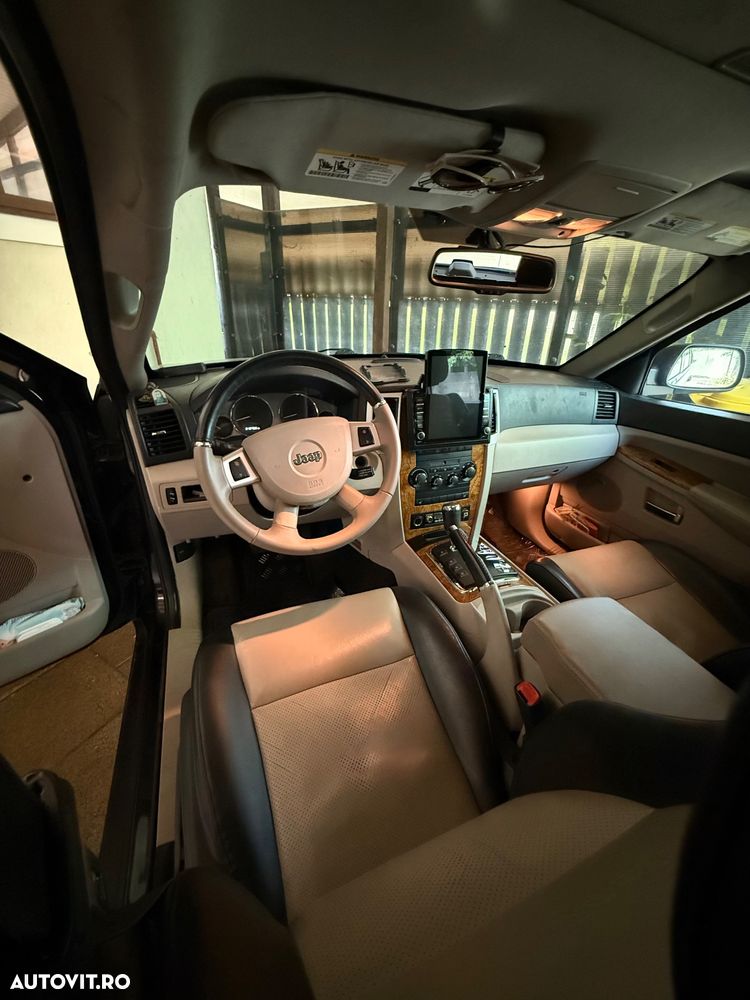Jeep Grand Cherokee - 8