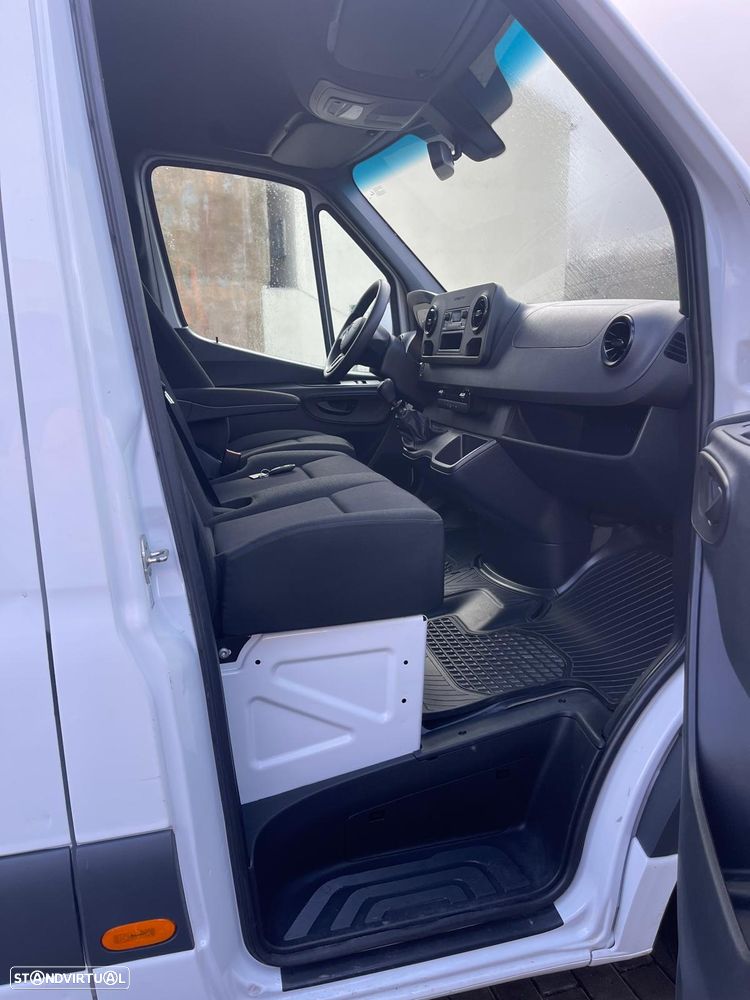 Mercedes-Benz SPRINTER - 33