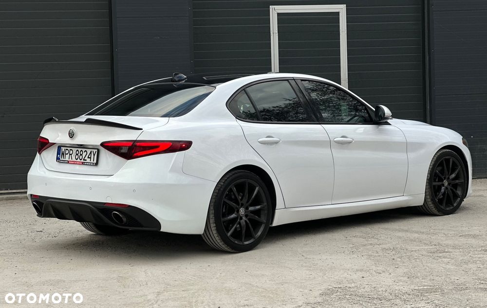 Alfa Romeo Giulia 2.0 Turbo 16V AT8-Q4 Ti - 6