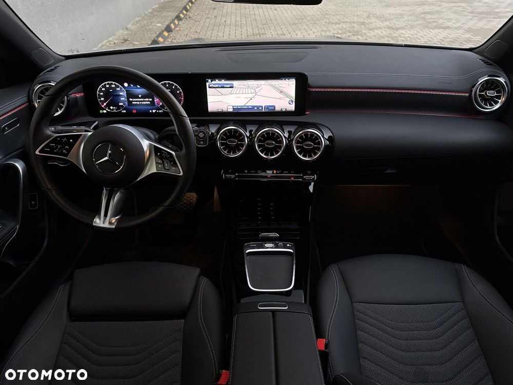 Mercedes-Benz CLA 180 Progressive 7G-DCT - 16