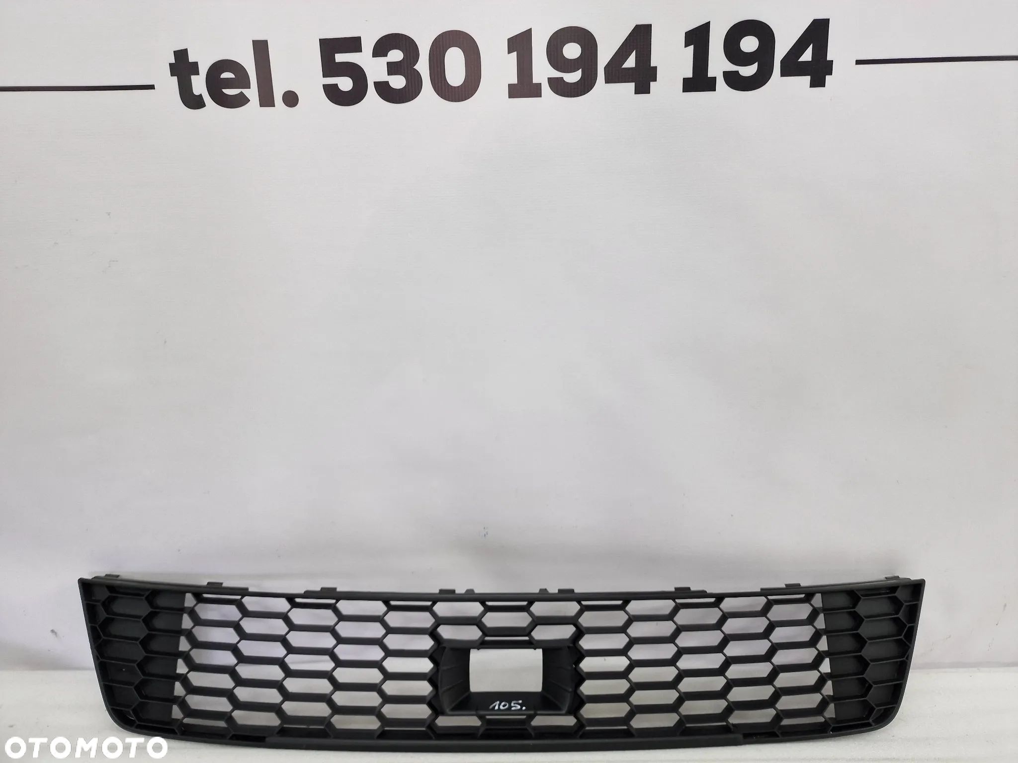 SKODA OCTAVIA 3 III RS / VRS 12- KRATKA ŚRODKOWA ZDERZAKA PRZEDNIEGO PRZÓD POD RADAR , NR 5E0853677H , NR AUKCJI KR105 - 1