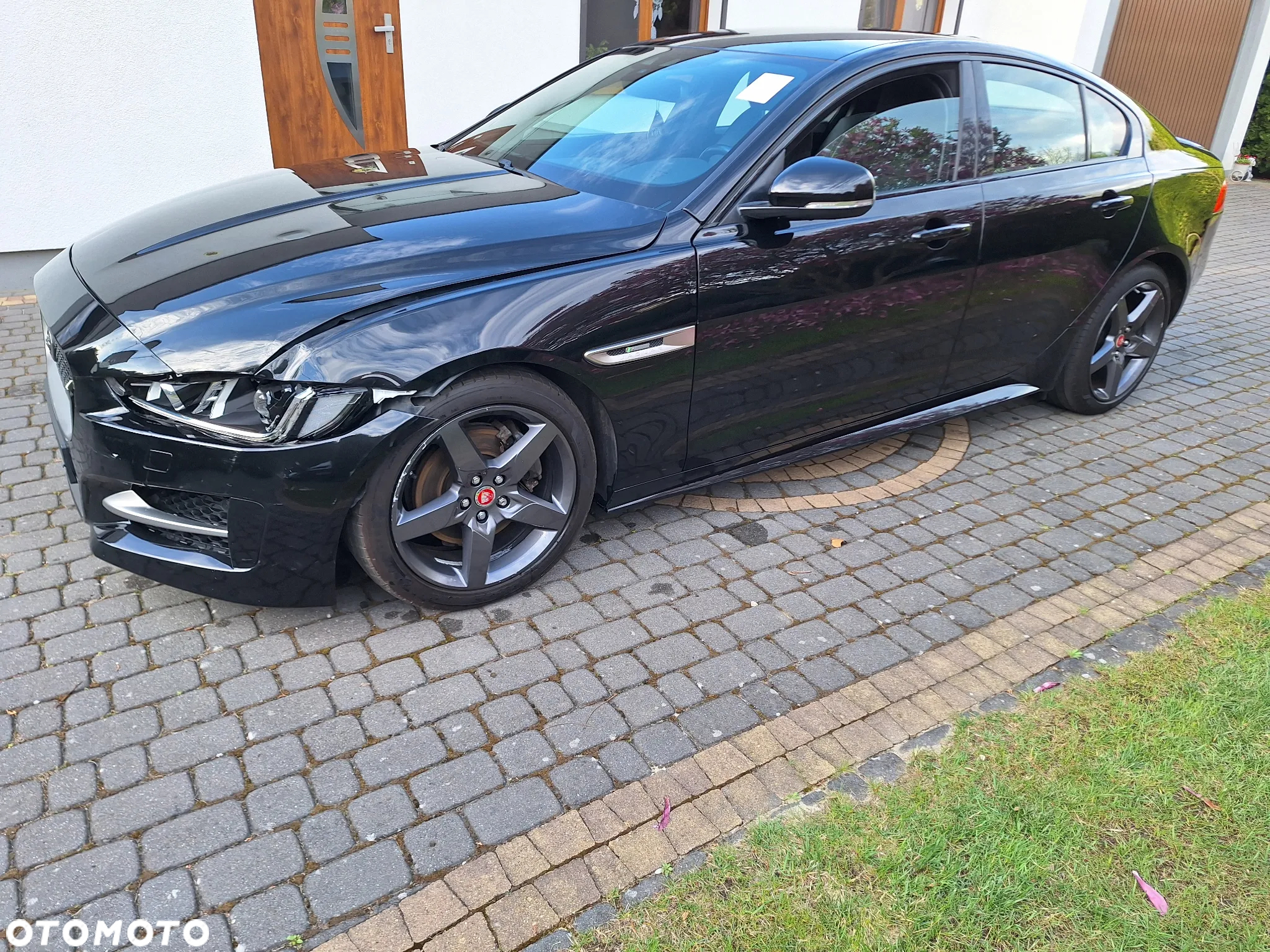 Jaguar XE 2.0 D R-Sport - 12