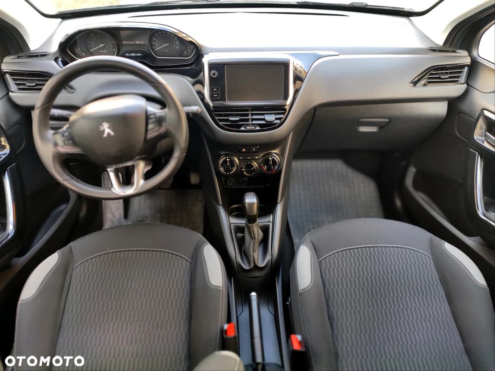 Peugeot 208 - 7