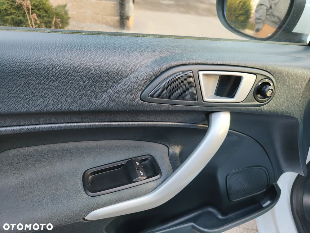 Ford Fiesta 1.25 Champions Edition - 11