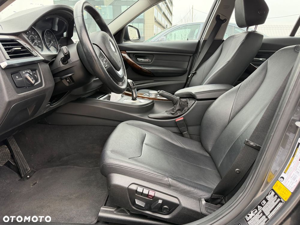 BMW Seria 3 328i xDrive Luxury Line - 16