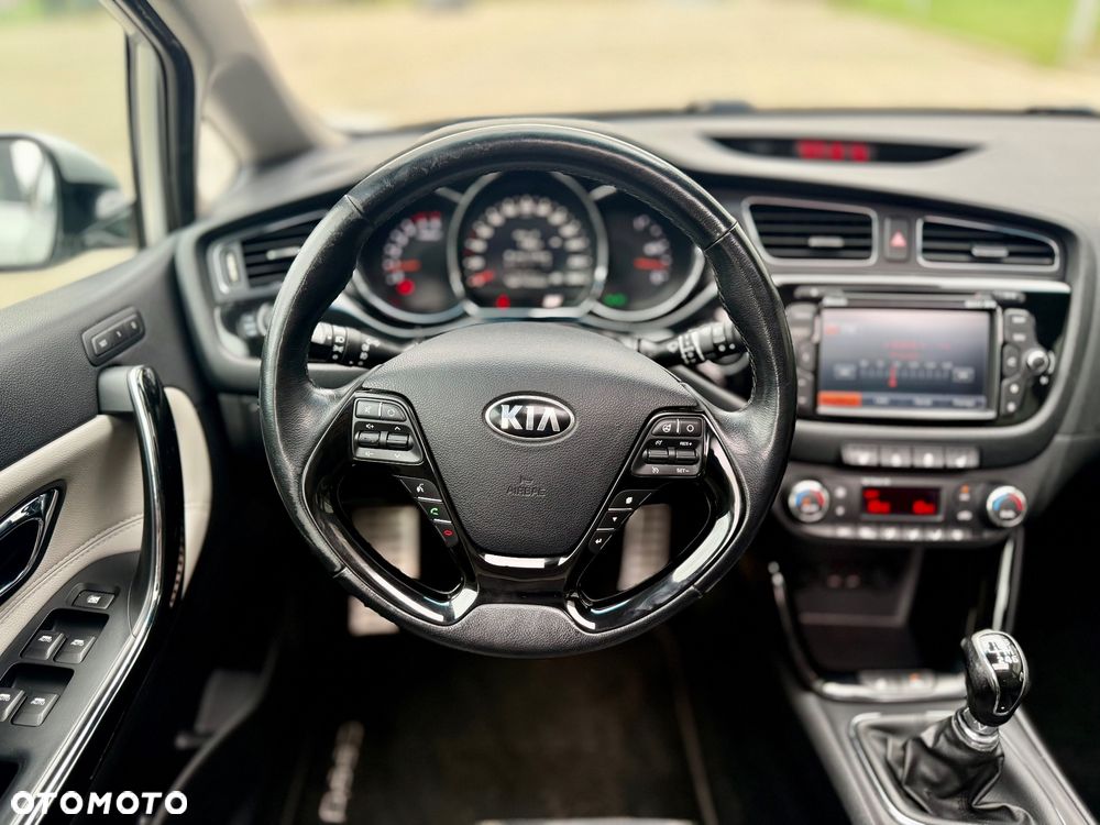 Kia Ceed 1.6 CRDi 128 Platinum Edition - 25