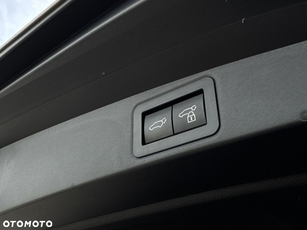 Toyota Corolla 1.8 Hybrid Style - 33