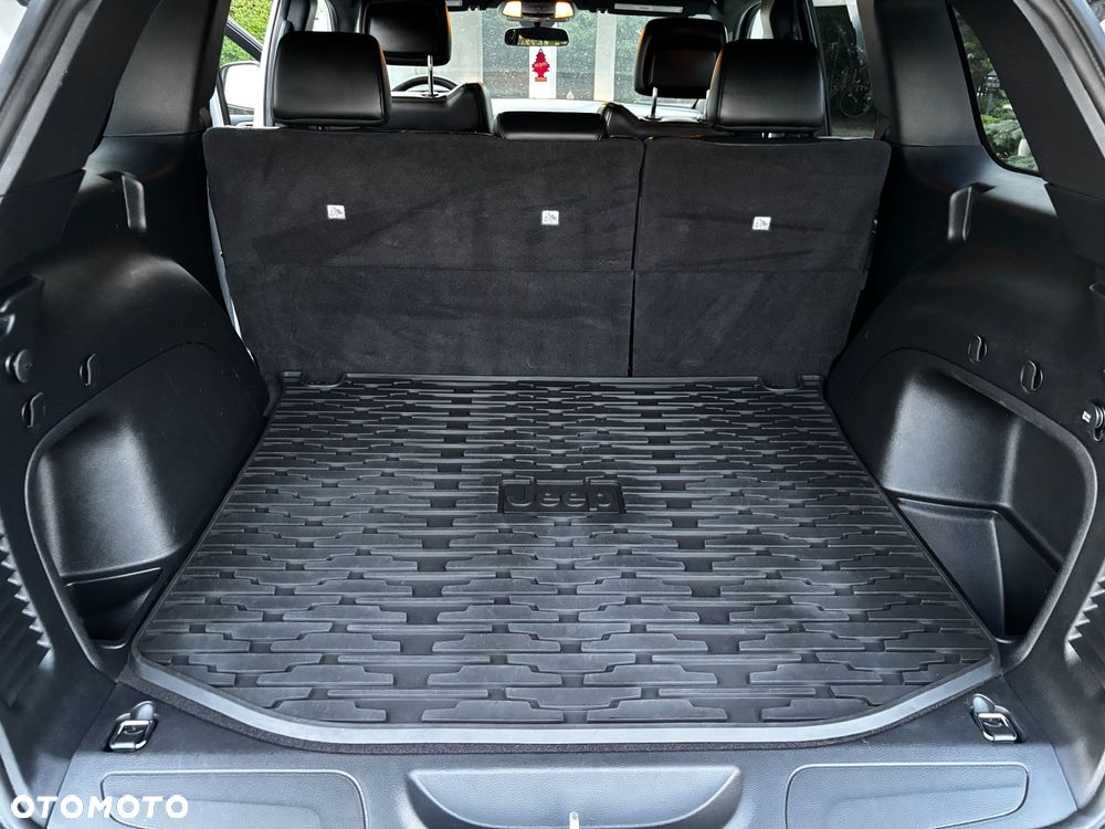 Jeep Grand Cherokee - 25
