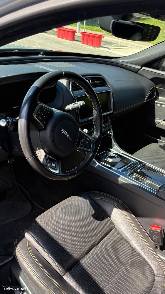 Jaguar XE 30t AWD R-Sport - 6