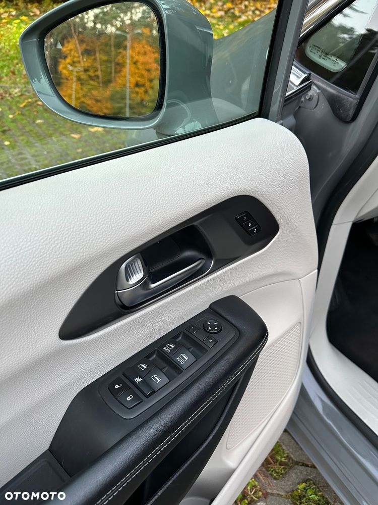 Chrysler Pacifica - 8