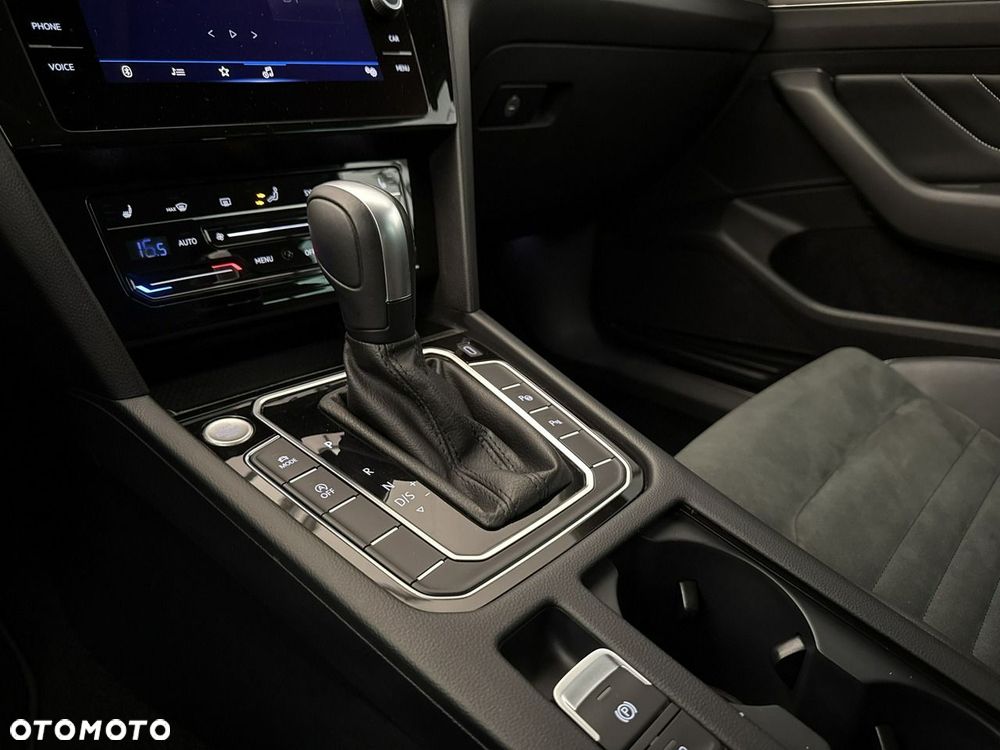 Volkswagen Passat - 17