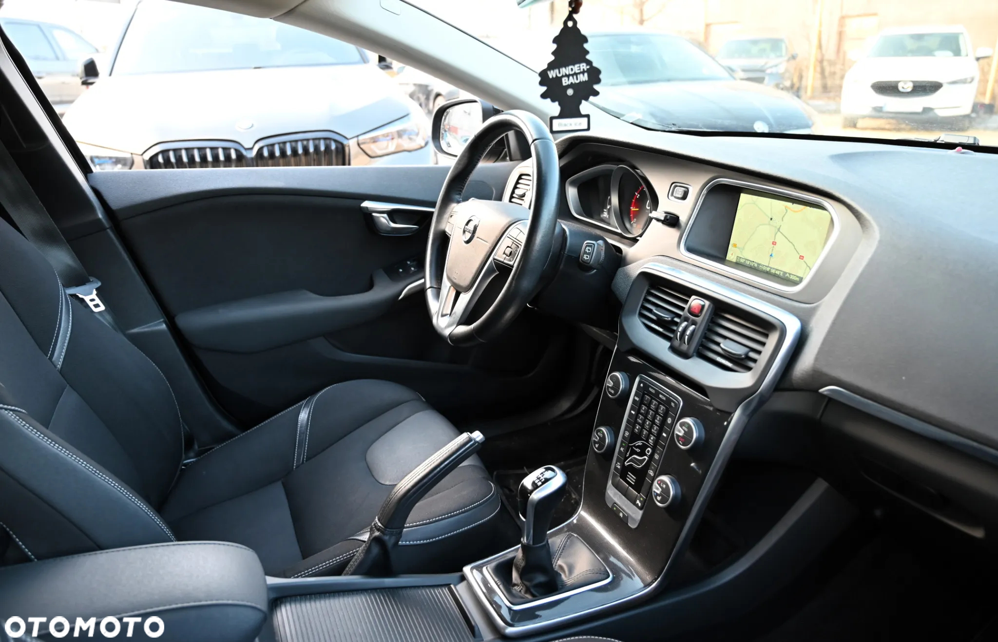 Volvo V40 - 24