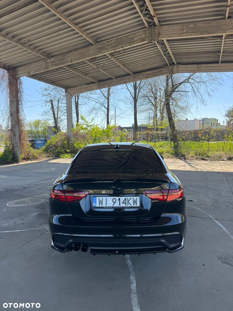 Jaguar XE 2.0 D180 HSE - 8