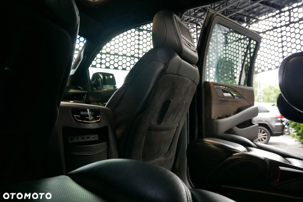 Cadillac Escalade 6.2 V8 ESV Platinum - 22