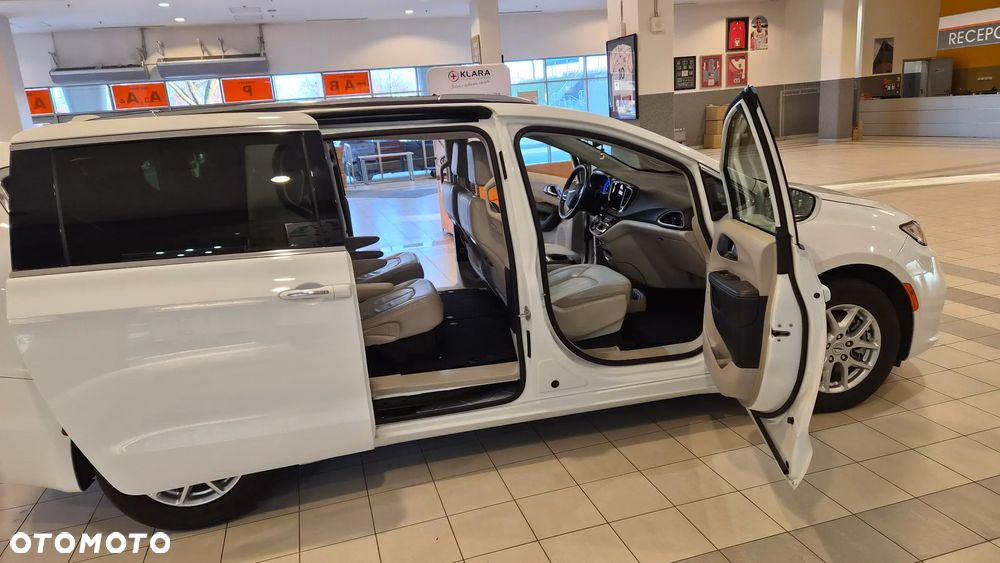 Chrysler Pacifica - 12